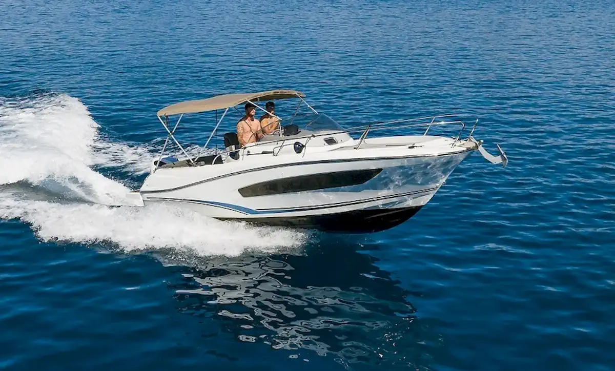 Read more about the article Deck Boat Buying Guide: Key Considerations