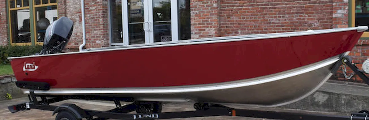 Read more about the article Tips for Reading the Water When Operating Your Fishing Boat